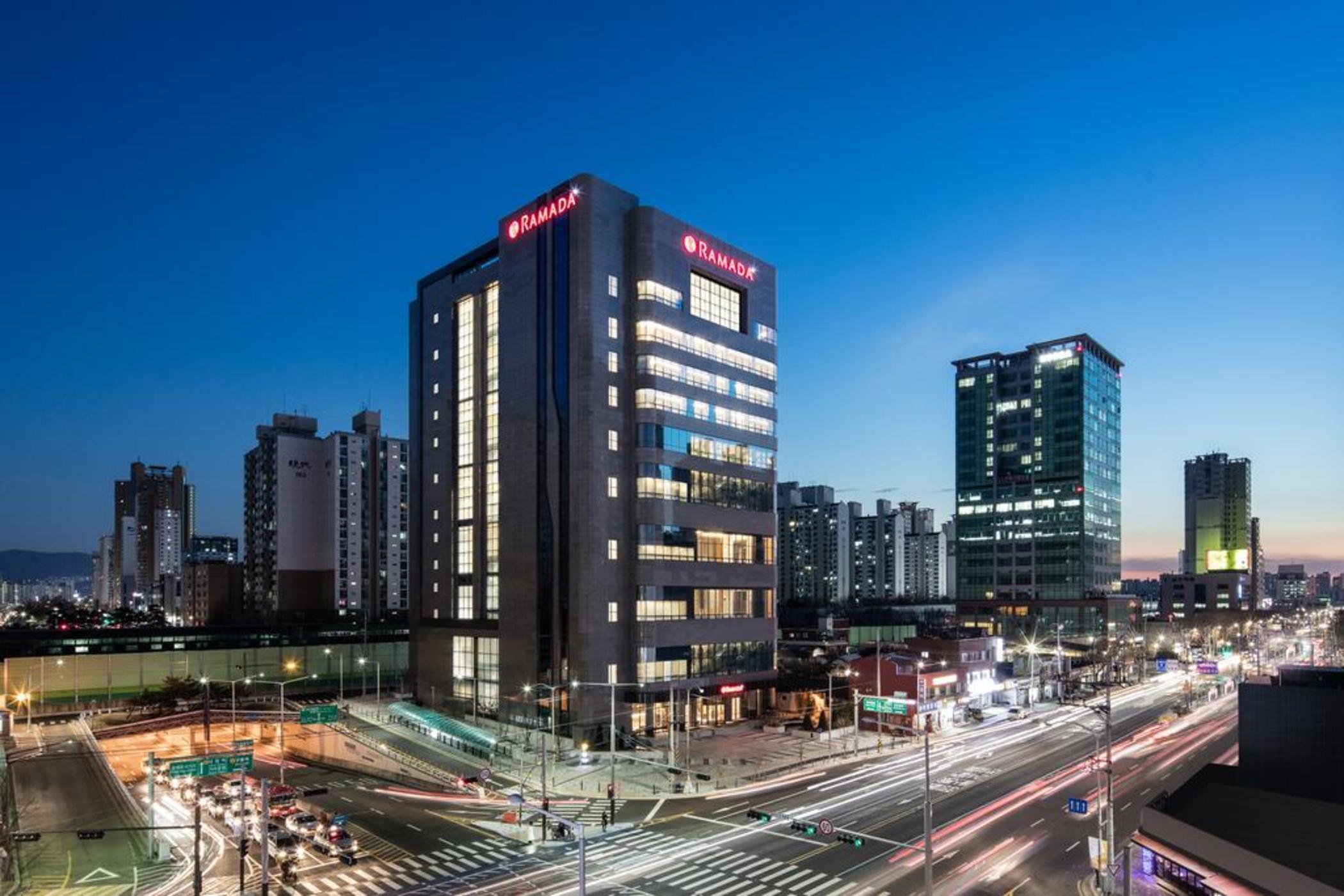 Ramada By Wyndham Seoul Sindorim Hotel Exterior photo